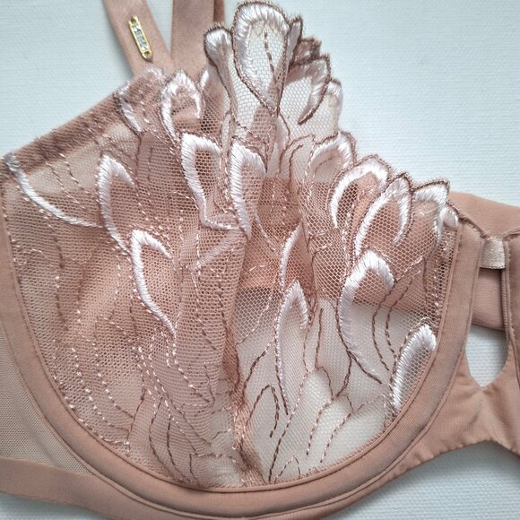 Triumph Elusive Essence Bra 32D NWT - Picture 4 of 10